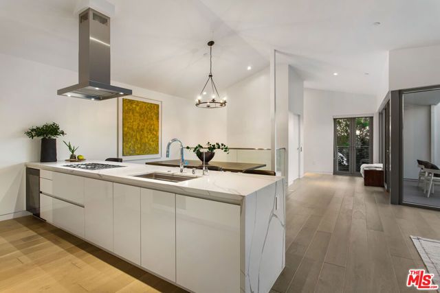 8600 Wilshire Boulevard TH 3, Beverly Hills, CA 90211