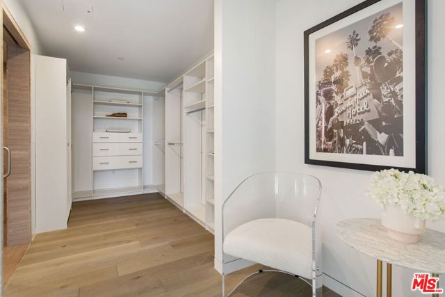 8600 Wilshire Boulevard TH 3, Beverly Hills, CA 90211