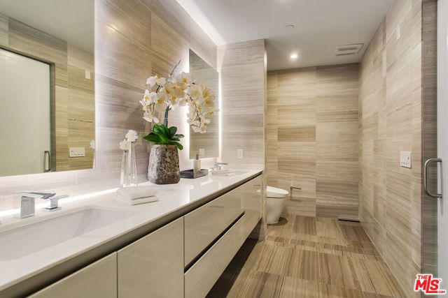 8600 Wilshire Boulevard TH 3, Beverly Hills, CA 90211