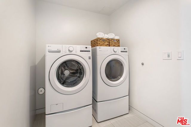 8600 Wilshire Boulevard TH 3, Beverly Hills, CA 90211