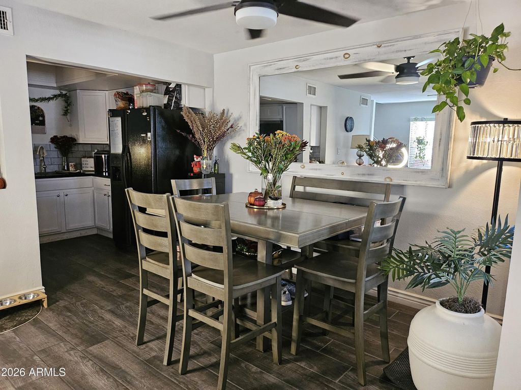 Image 6 of property listing at 2040 S LONGMORE Road 33, Mesa, AZ 85202
