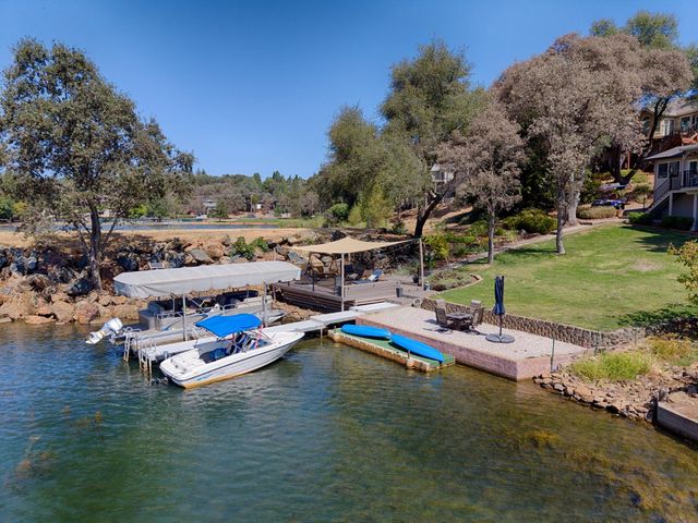 23440 Shadow Dr, Auburn, CA 95602
