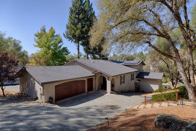 23440 Shadow Dr, Auburn, CA 95602