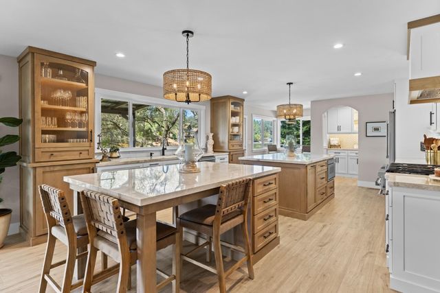 23440 Shadow Dr, Auburn, CA 95602
