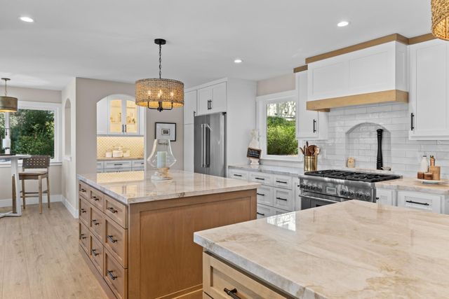 23440 Shadow Dr, Auburn, CA 95602