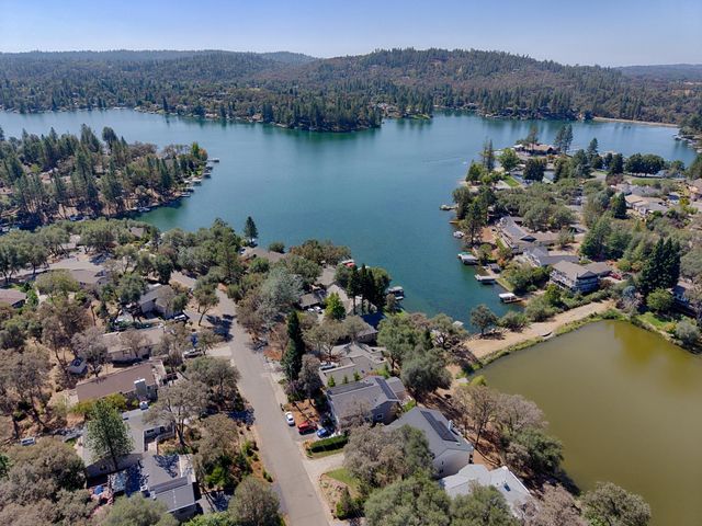 23440 Shadow Dr, Auburn, CA 95602