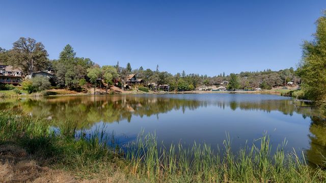23440 Shadow Dr, Auburn, CA 95602