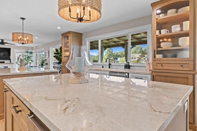 23440 Shadow Dr, Auburn, CA 95602