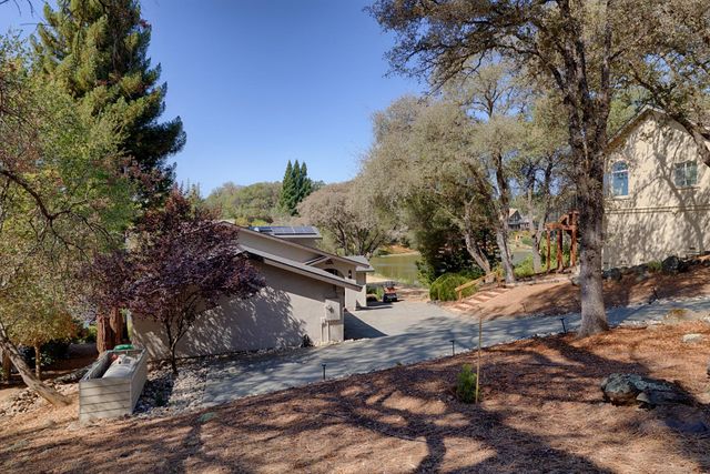 23440 Shadow Dr, Auburn, CA 95602