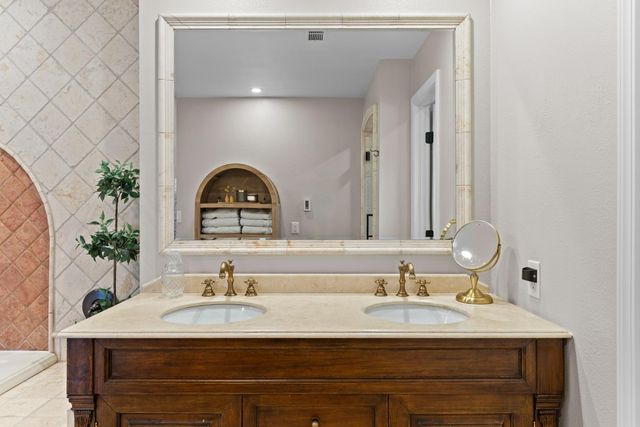 23440 Shadow Dr, Auburn, CA 95602