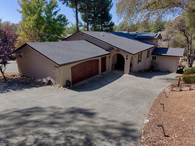 23440 Shadow Dr, Auburn, CA 95602