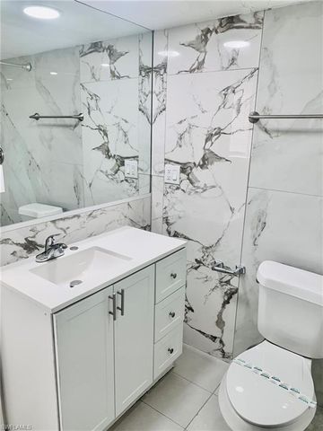 826 Wiggins Pass RD # 214, Naples, FL 34110