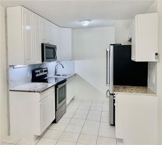 826 Wiggins Pass RD # 214, Naples, FL 34110