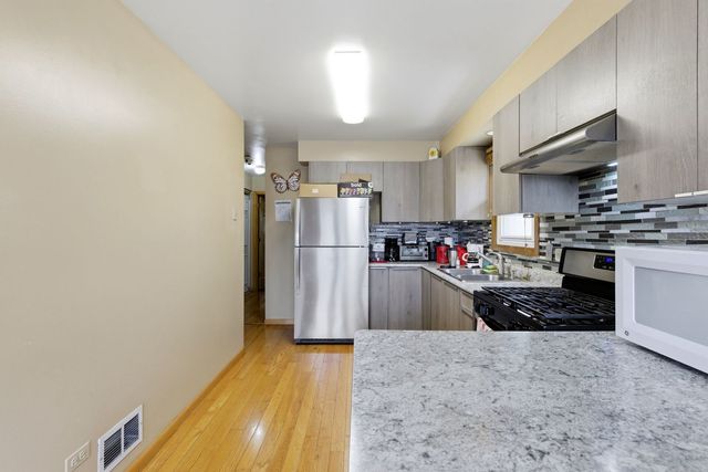9324 S Thomas Avenue, Bridgeview, IL 60455