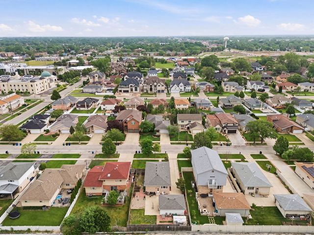 9324 S Thomas Avenue, Bridgeview, IL 60455