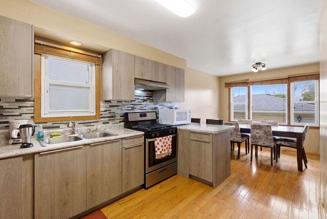 9324 S Thomas Avenue, Bridgeview, IL 60455