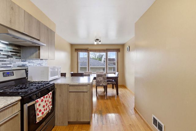 9324 S Thomas Avenue, Bridgeview, IL 60455