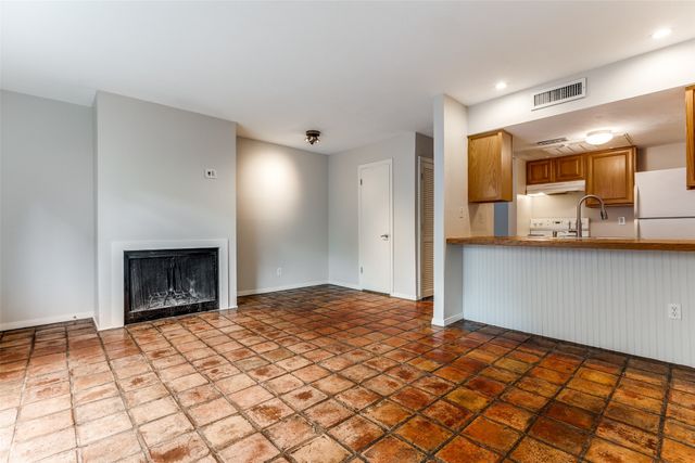 2702 Douglas Avenue 143, Dallas, TX 75219