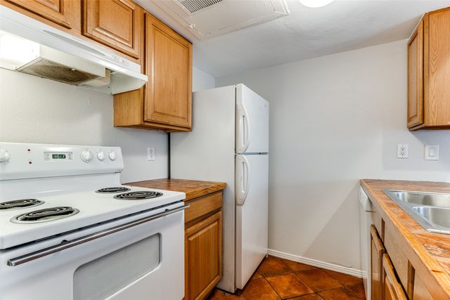 2702 Douglas Avenue 143, Dallas, TX 75219