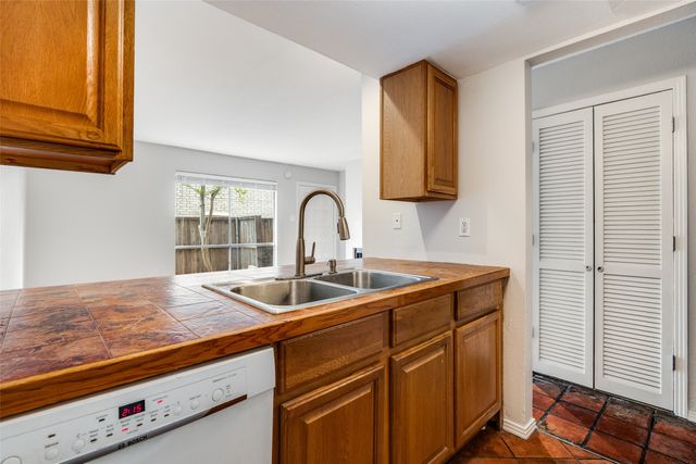 2702 Douglas Avenue 143, Dallas, TX 75219