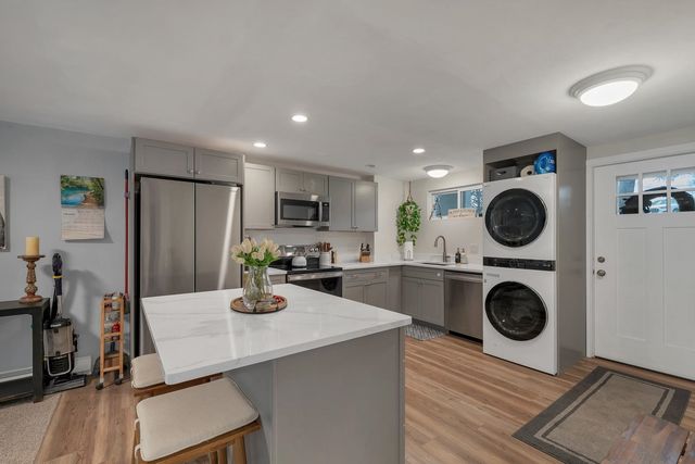 23 Pleasant St Apt 1-1, Meredith, NH 03253