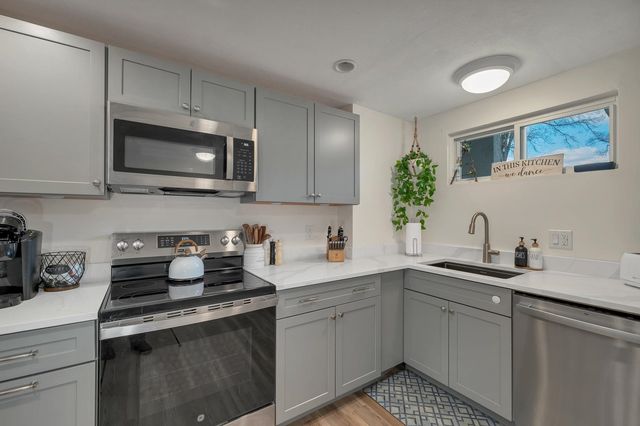 23 Pleasant St Apt 1-1, Meredith, NH 03253