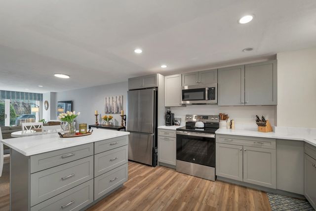 23 Pleasant St Apt 1-1, Meredith, NH 03253
