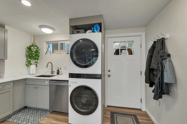 23 Pleasant St Apt 1-1, Meredith, NH 03253