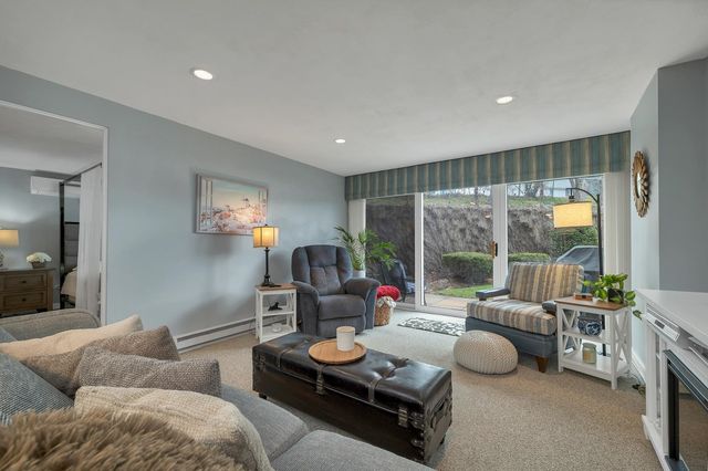 23 Pleasant St Apt 1-1, Meredith, NH 03253