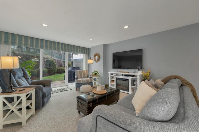 23 Pleasant St Apt 1-1, Meredith, NH 03253