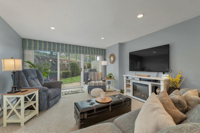 23 Pleasant St Apt 1-1, Meredith, NH 03253