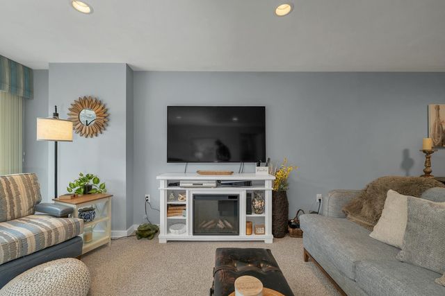 23 Pleasant St Apt 1-1, Meredith, NH 03253