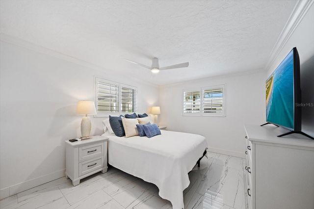 706 SPANISH DRIVE S, Longboat Key, FL 34228