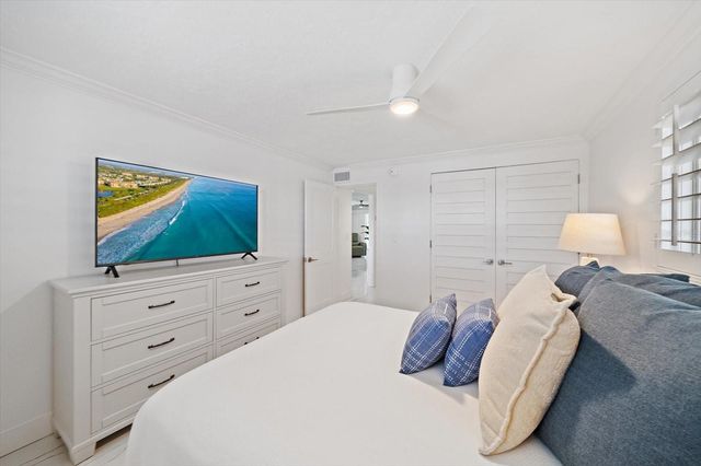706 SPANISH DRIVE S, Longboat Key, FL 34228