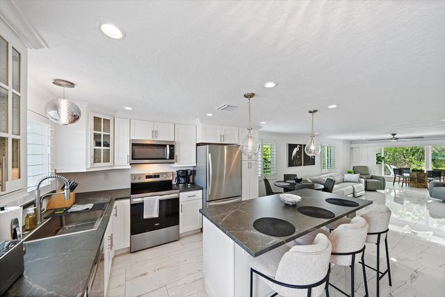 706 SPANISH DRIVE S, Longboat Key, FL 34228