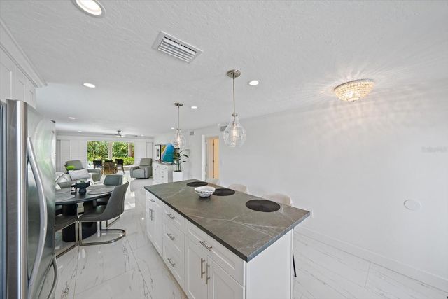 706 SPANISH DRIVE S, Longboat Key, FL 34228