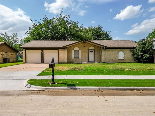 6605 Summertime Lane, Watauga, TX 76148