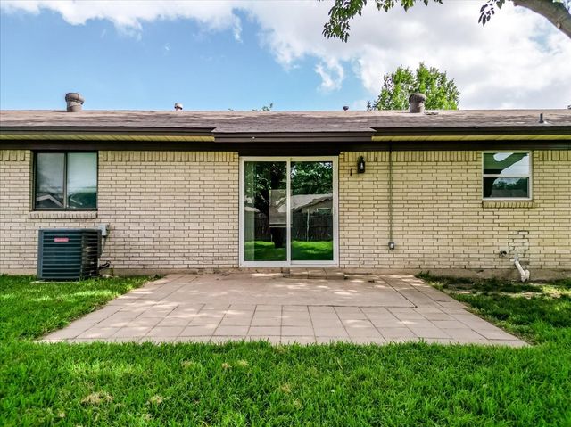 6605 Summertime Lane, Watauga, TX 76148