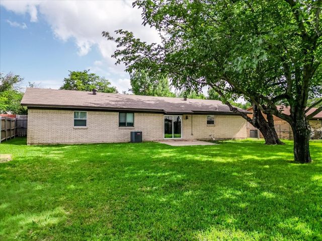 6605 Summertime Lane, Watauga, TX 76148