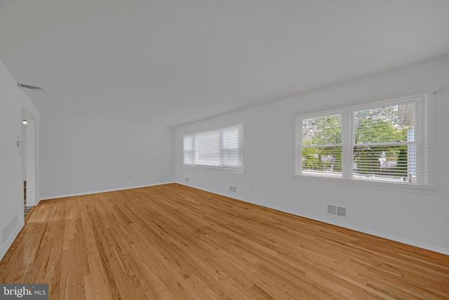 5 ROYAL OAK RD, Lawrence Township, NJ 08648