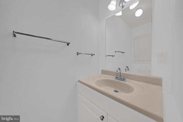 5 ROYAL OAK RD, Lawrence Township, NJ 08648