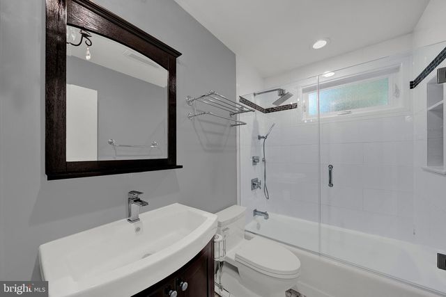 5 ROYAL OAK RD, Lawrence Township, NJ 08648