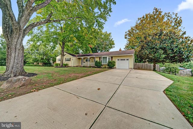 5 ROYAL OAK RD, Lawrence Township, NJ 08648