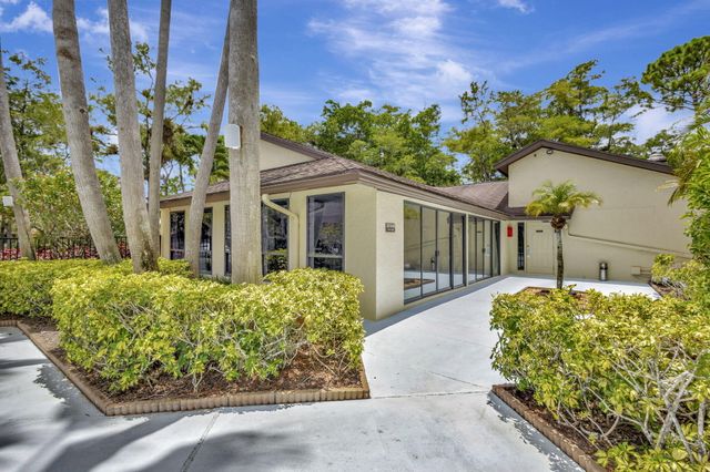 140 KARANDA Court, Royal Palm Beach, FL 33411