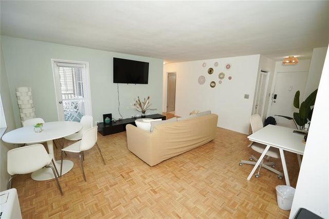 300 Peachtree Street NE 9D, Atlanta, GA 30308