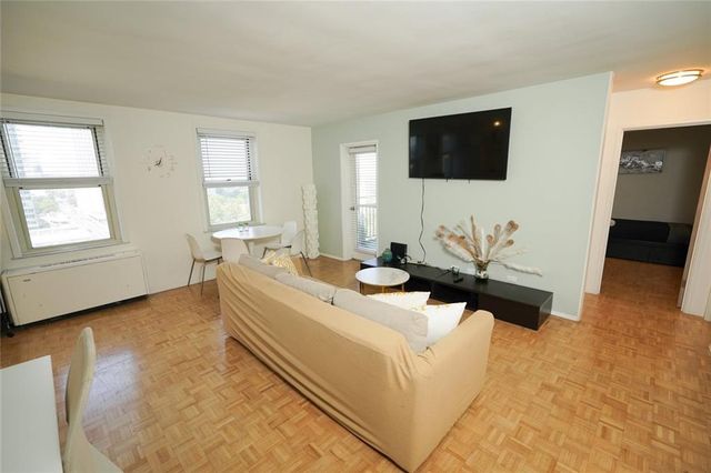300 Peachtree Street NE 9D, Atlanta, GA 30308