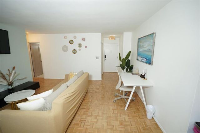300 Peachtree Street NE 9D, Atlanta, GA 30308