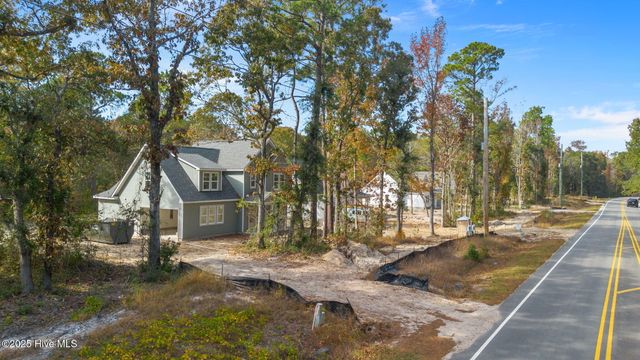 2417 Sunset Harbor Road SE, Bolivia, NC 28422