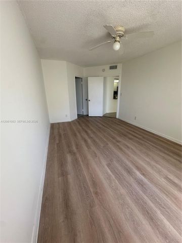8290 Lake Drive 517, Doral, FL 33166