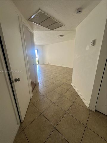 8290 Lake Drive 517, Doral, FL 33166